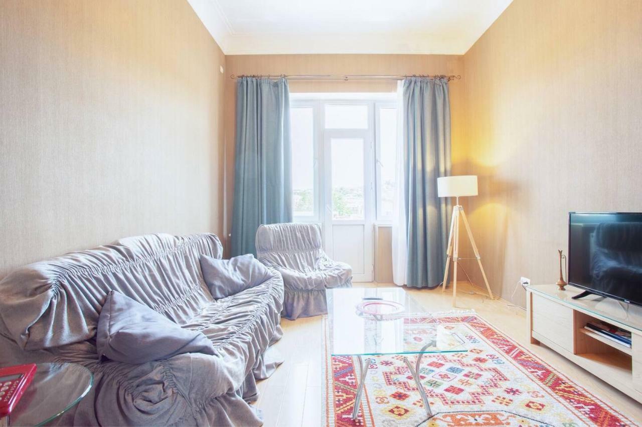 Wehost Apartment On A Colorful Street Tbilisi Luaran gambar