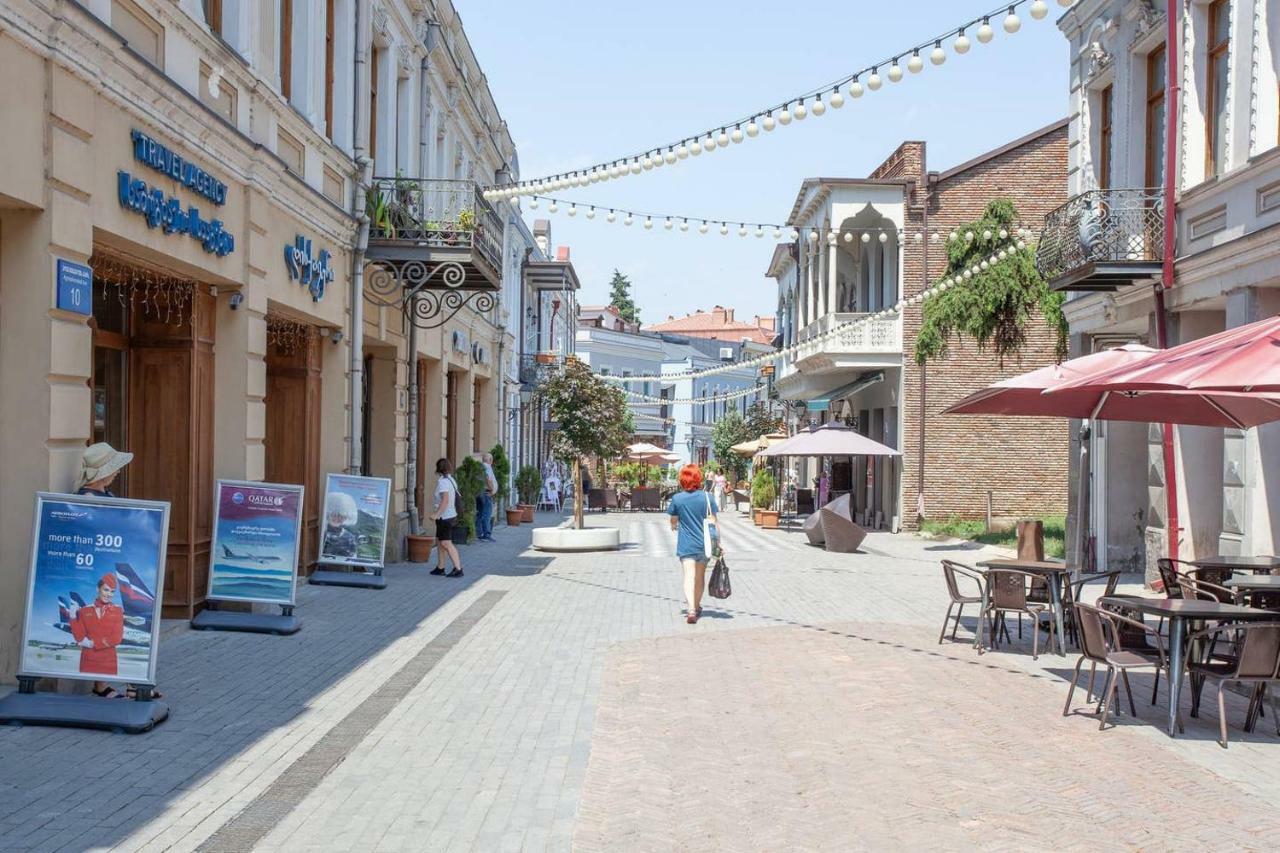 Wehost Apartment On A Colorful Street Tbilisi Luaran gambar